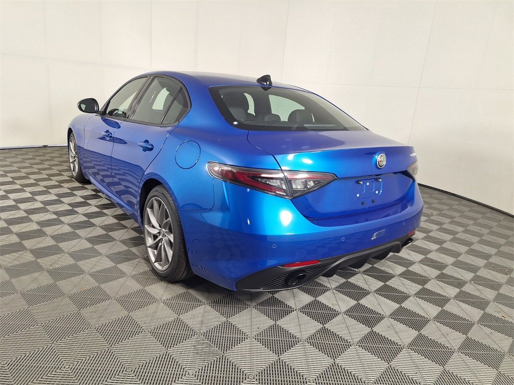 2025 Alfa Romeo Giulia Base photo 10