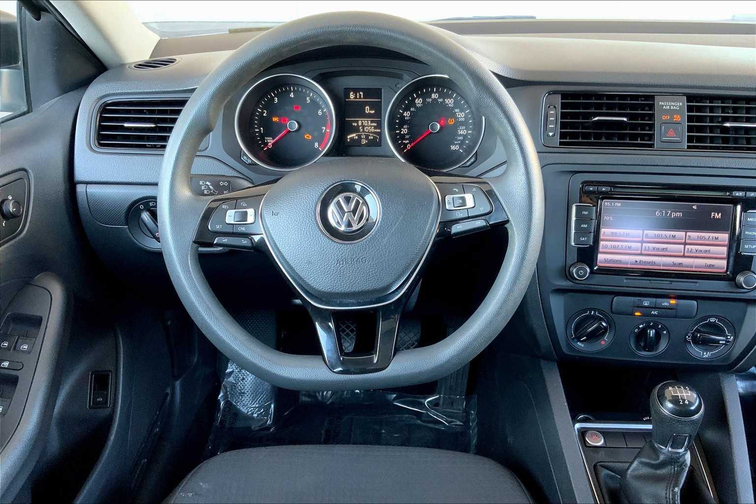 2015 Volkswagen Jetta 2.0 S photo 5