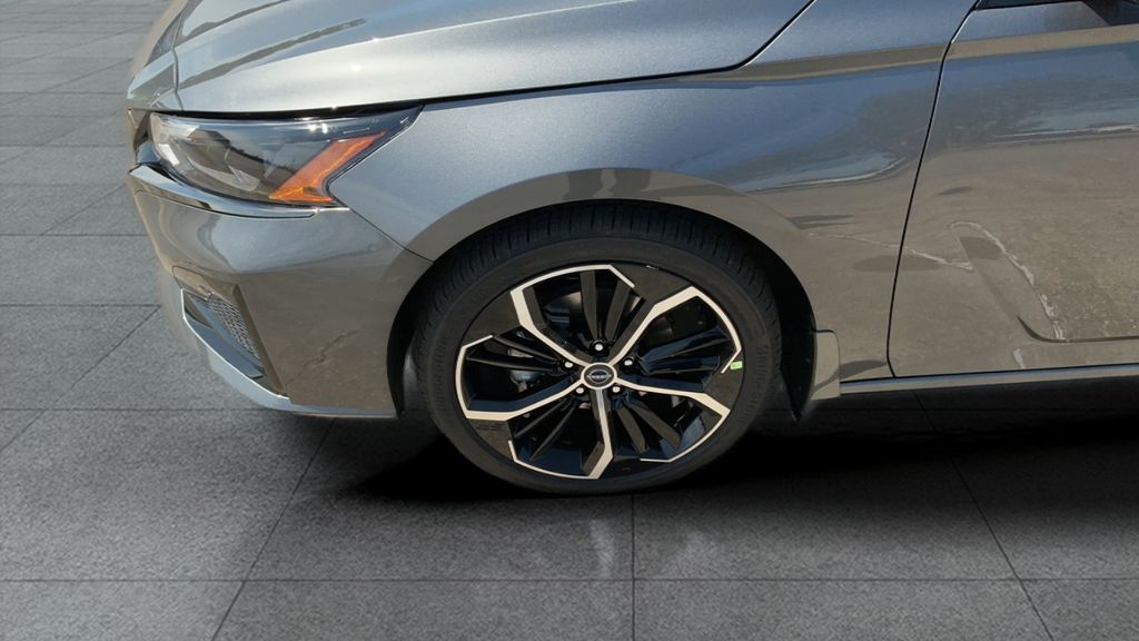 2025 Nissan Altima 2.5 SR photo 4