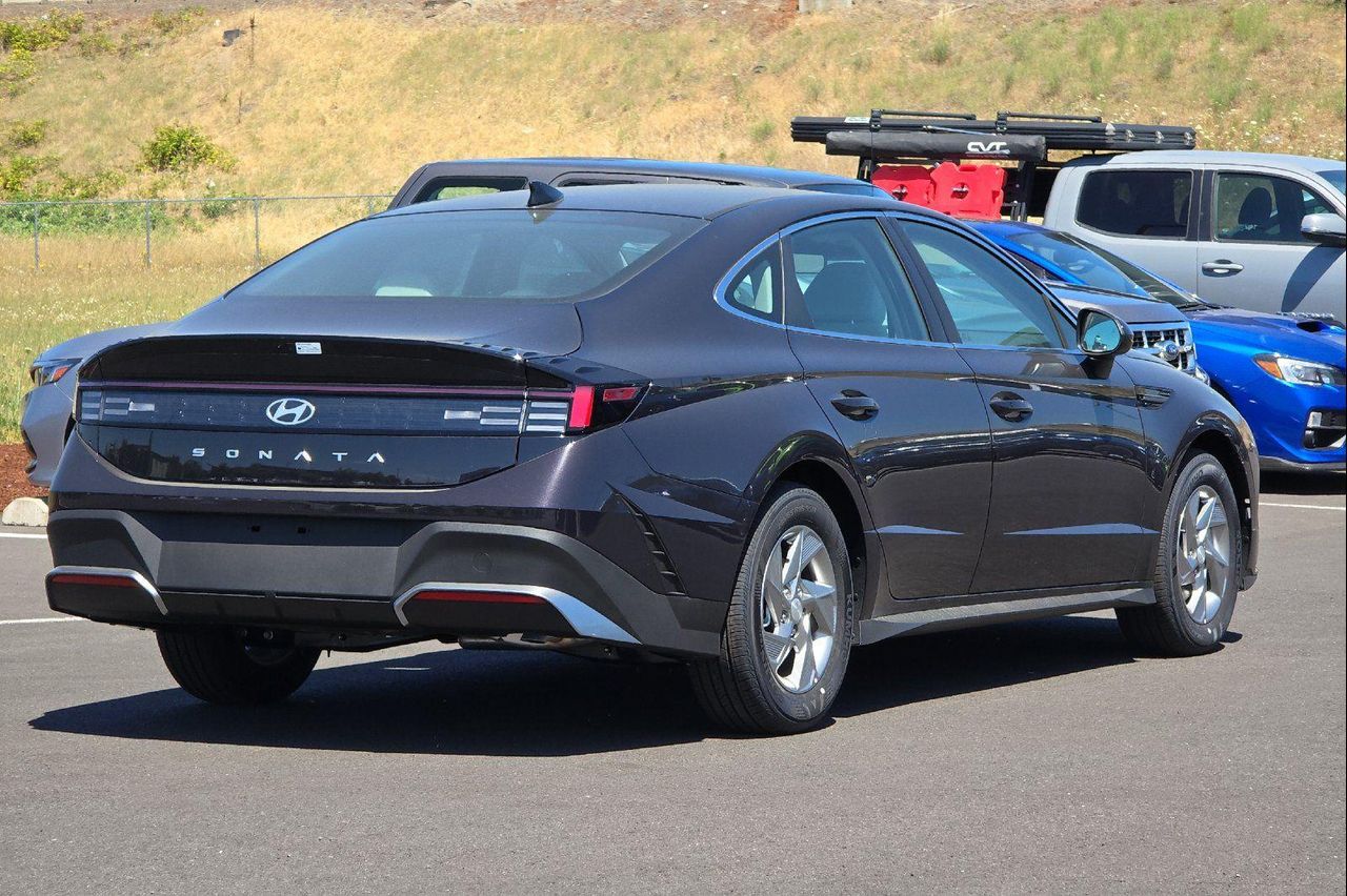 2025 Hyundai Sonata SE photo 3