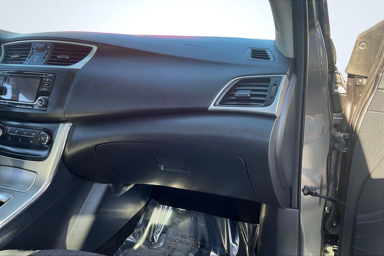 2015 Nissan Sentra SV photo 15
