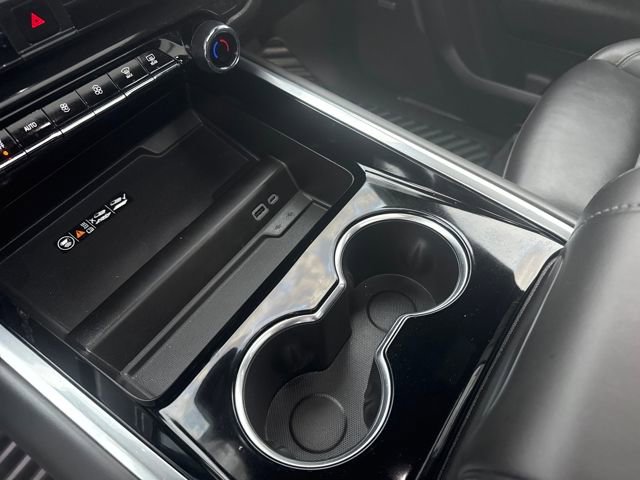 2025 Chevrolet Suburban Z71 photo 21