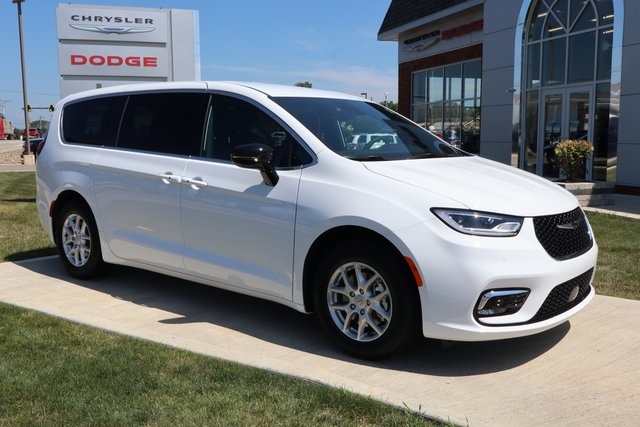 2025 Chrysler Pacifica photo 3