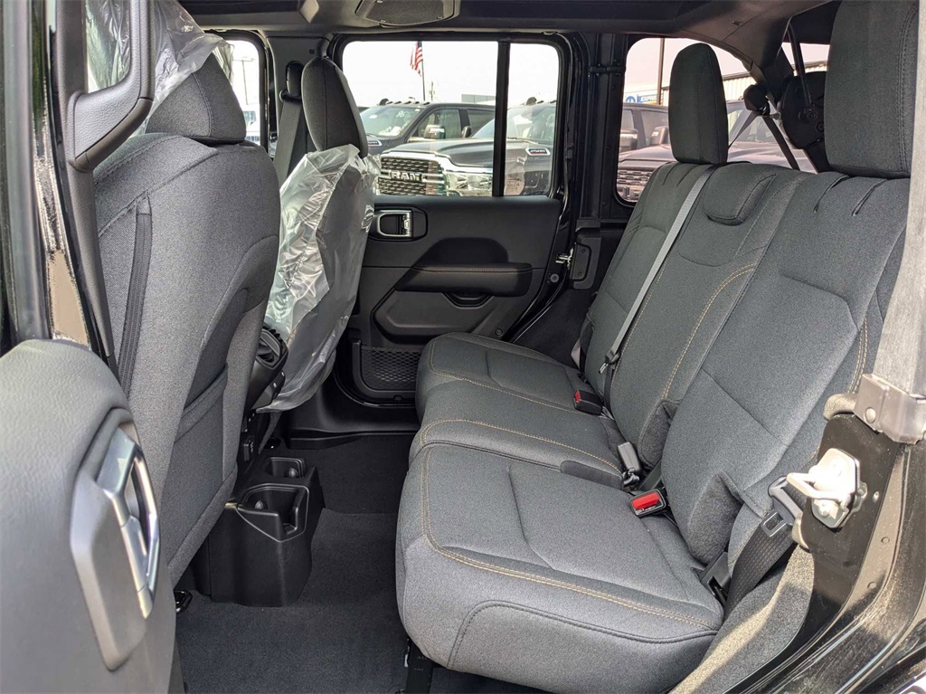 2024 Jeep Wrangler Sahara photo 17