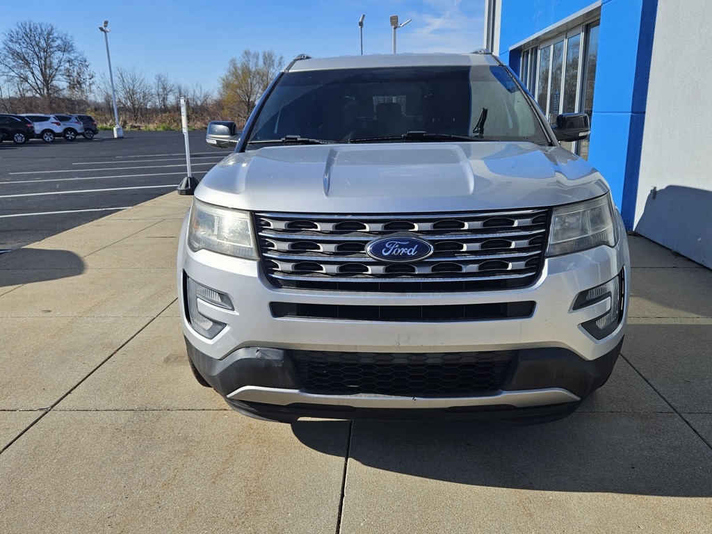 2017 Ford Explorer XLT photo 2