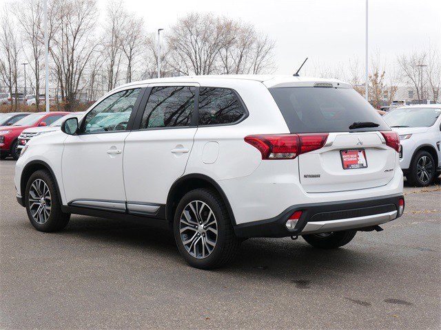 2016 Mitsubishi Outlander ES photo 4