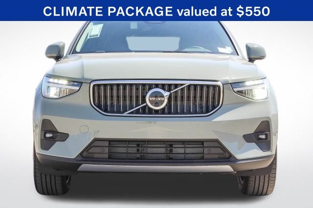 2024 Volvo XC40 Plus photo 2
