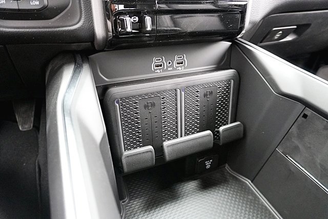 New 2026 Bright White Clear-Coat Exterior Paint RAM Laramie image 36