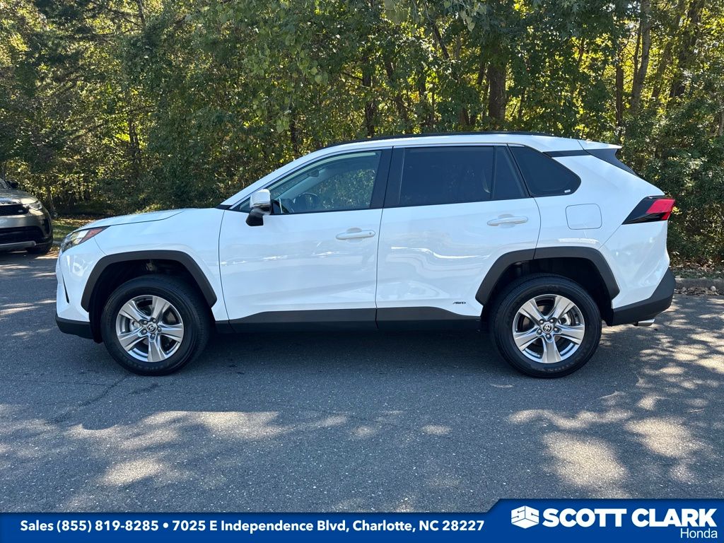 2024 Toyota RAV4 Hybrid XLE photo 2