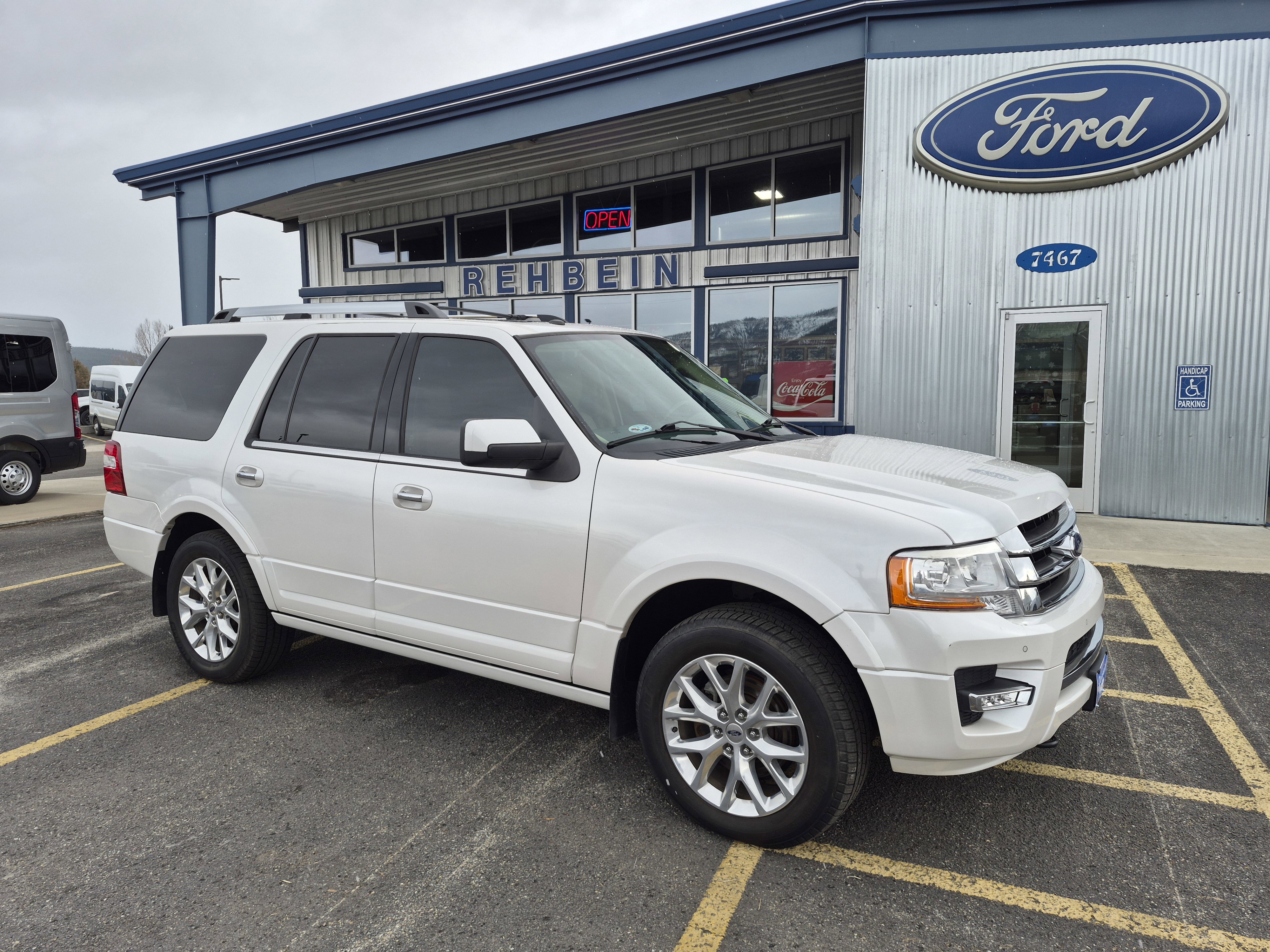 2017 Ford Expedition Limited's photo