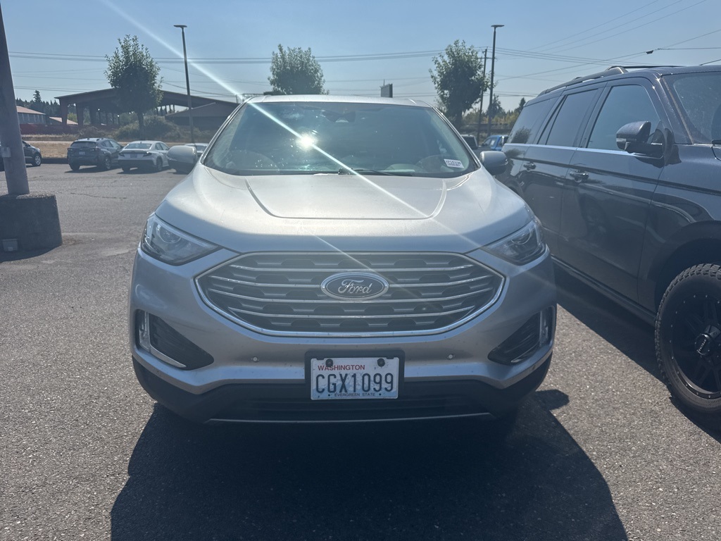 2023 Ford Edge Titanium photo 2