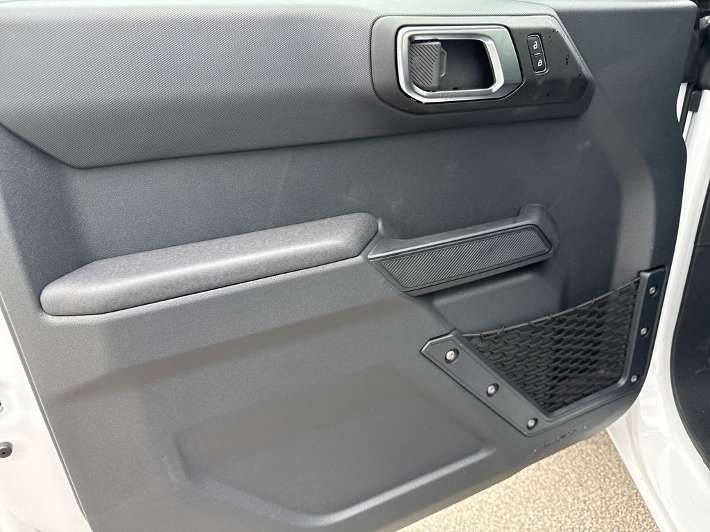 2025 Ford Bronco Base photo 13