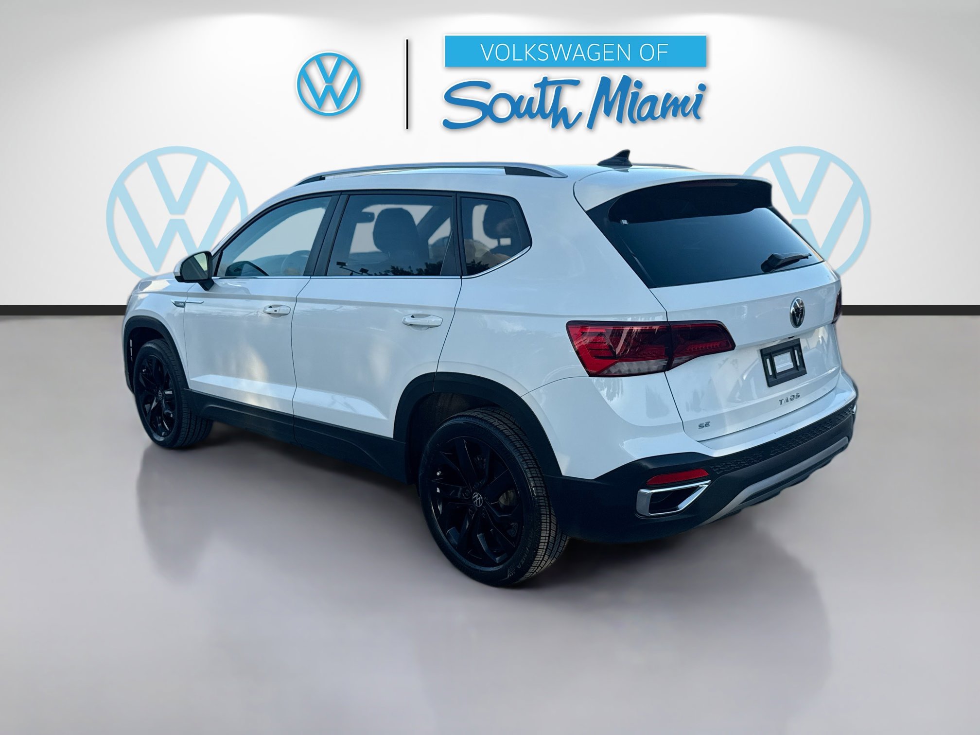 2023 Volkswagen Taos SE photo 3