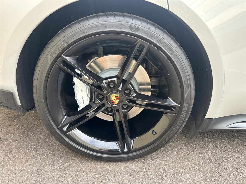2024 Porsche Taycan 4S photo 8