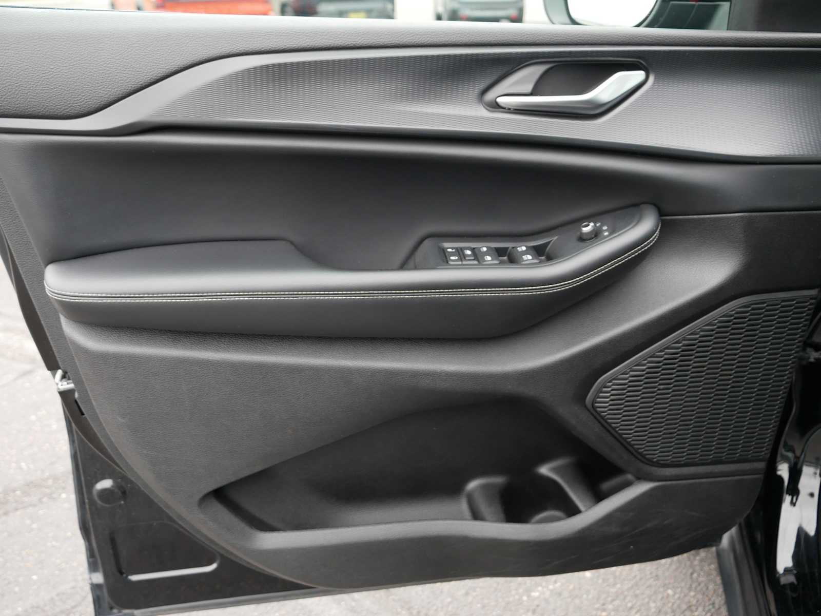 2023 Jeep Grand Cherokee Laredo photo 13
