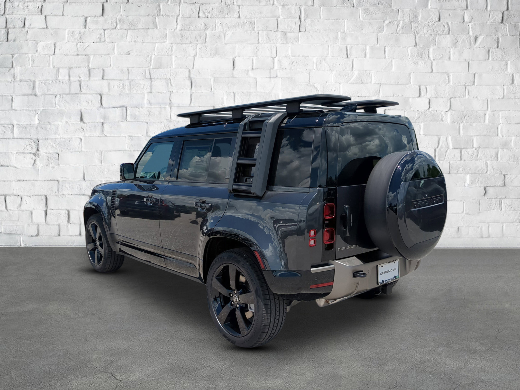 2025 Land Rover Defender 110 X-Dynamic SE photo 2