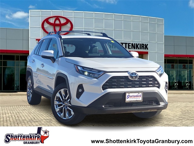 2025 Toyota RAV4 XLE Premium's photo