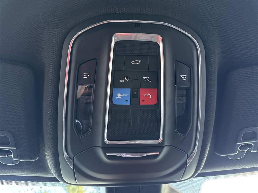 2025 Jeep Grand Cherokee Altitude photo 15