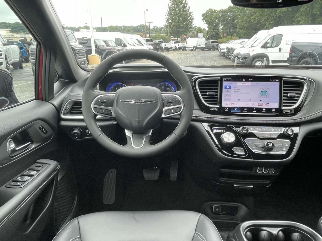 2025 Chrysler Pacifica photo 20