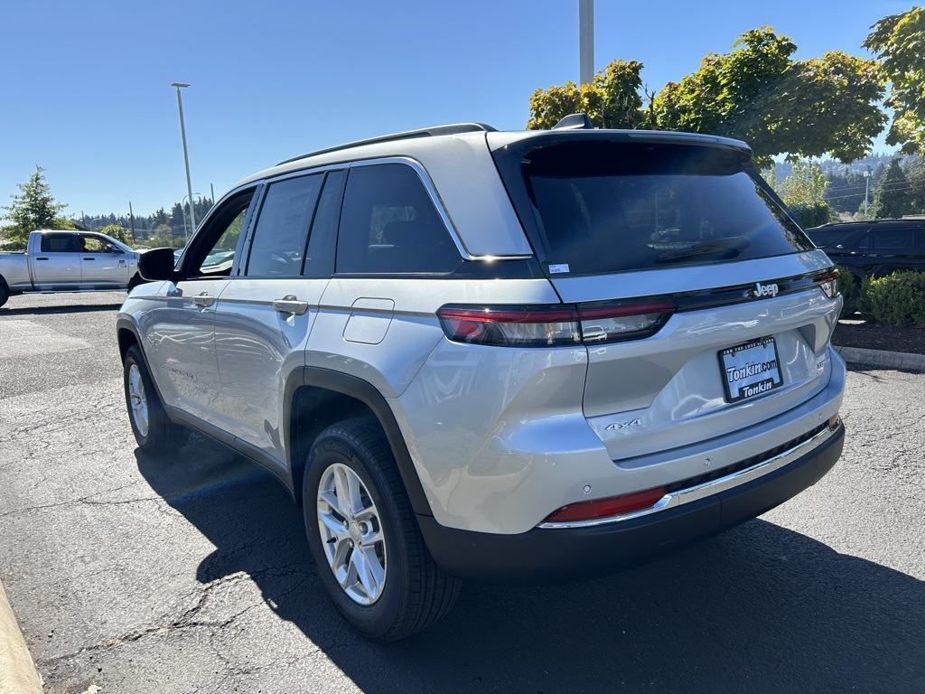 2025 Jeep Grand Cherokee Laredo X photo 8