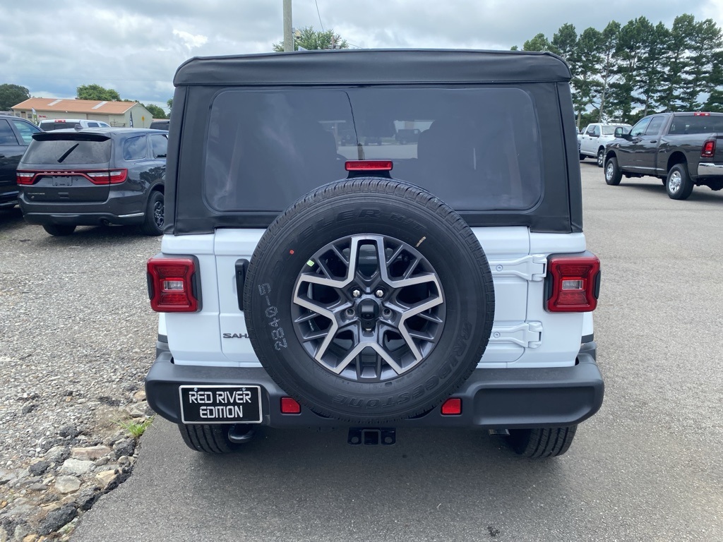 2025 Jeep Wrangler Sahara photo 6