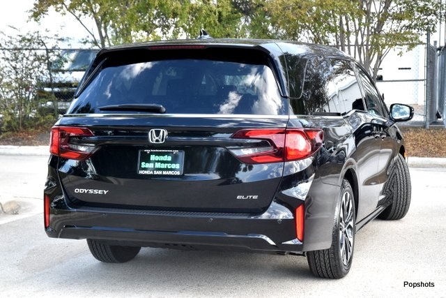 2026 Honda Odyssey Elite photo 2