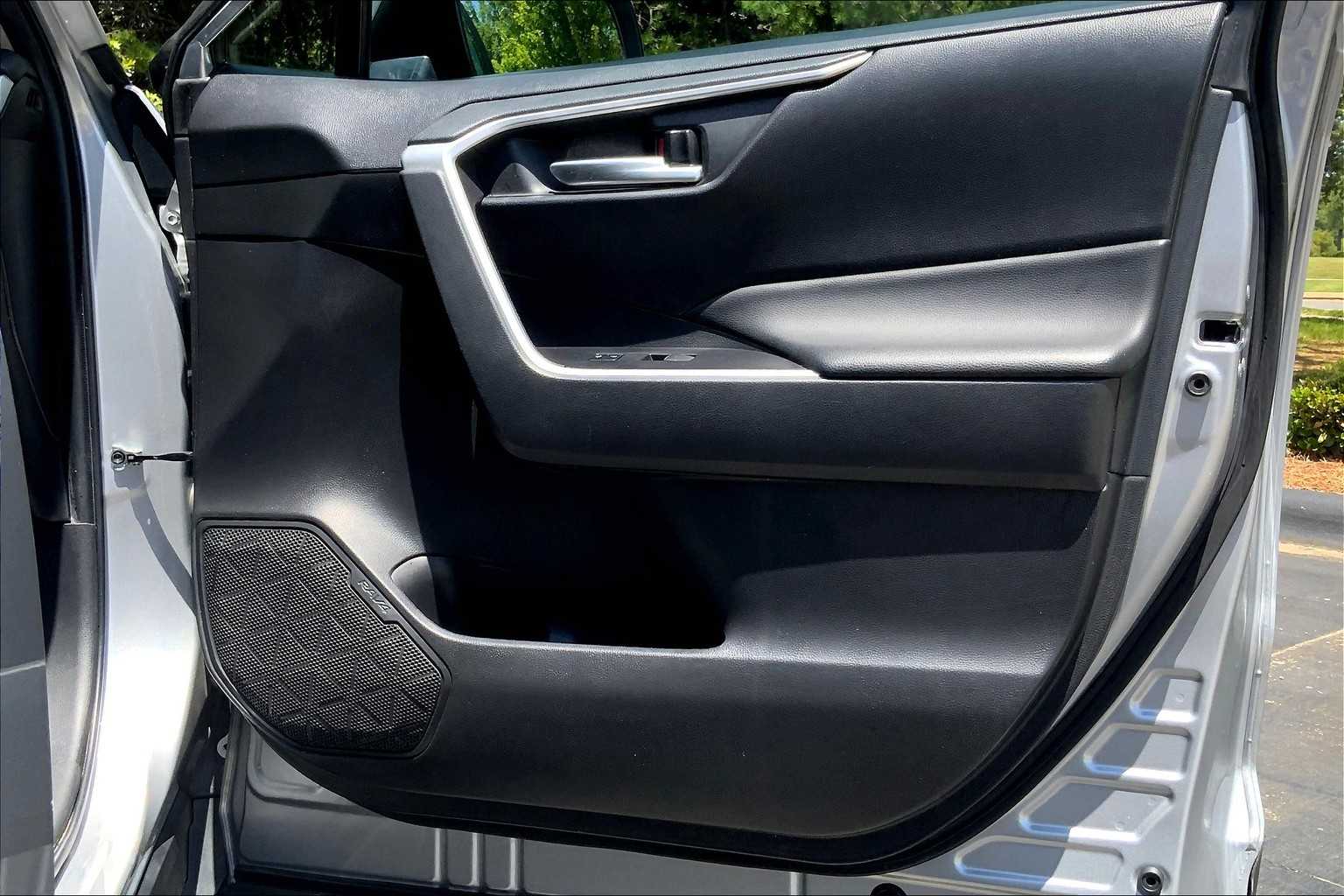 2023 Toyota RAV4 XLE photo 21