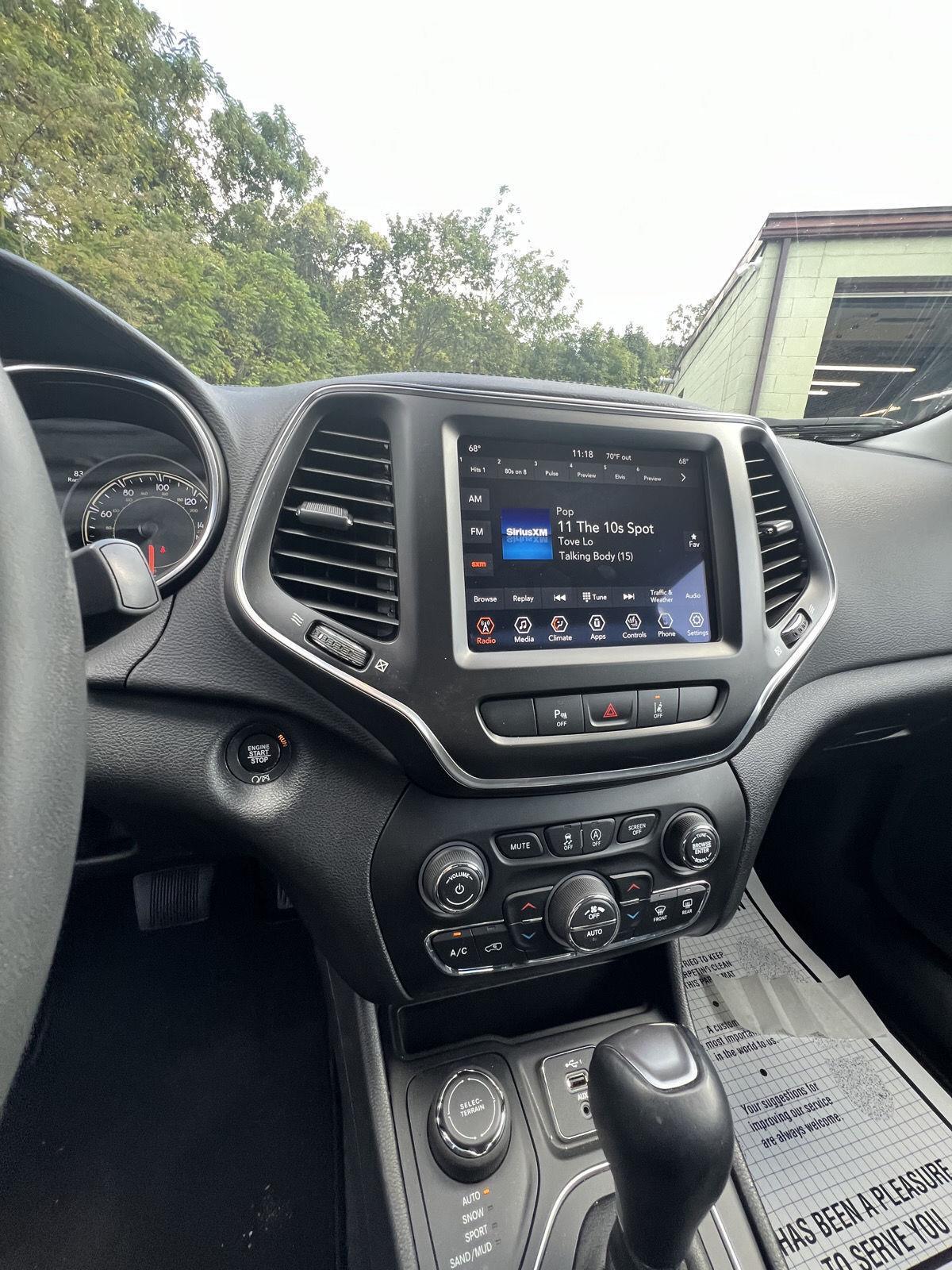 2022 Jeep Cherokee Latitude Lux photo 6
