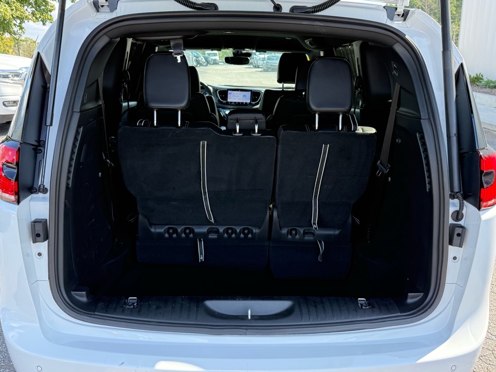 2025 Chrysler Pacifica photo 13
