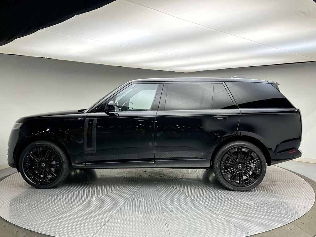2025 Land Rover Range Rover SE photo 2