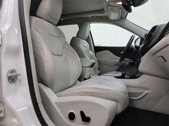 2021 Jeep Cherokee Latitude Lux photo 16