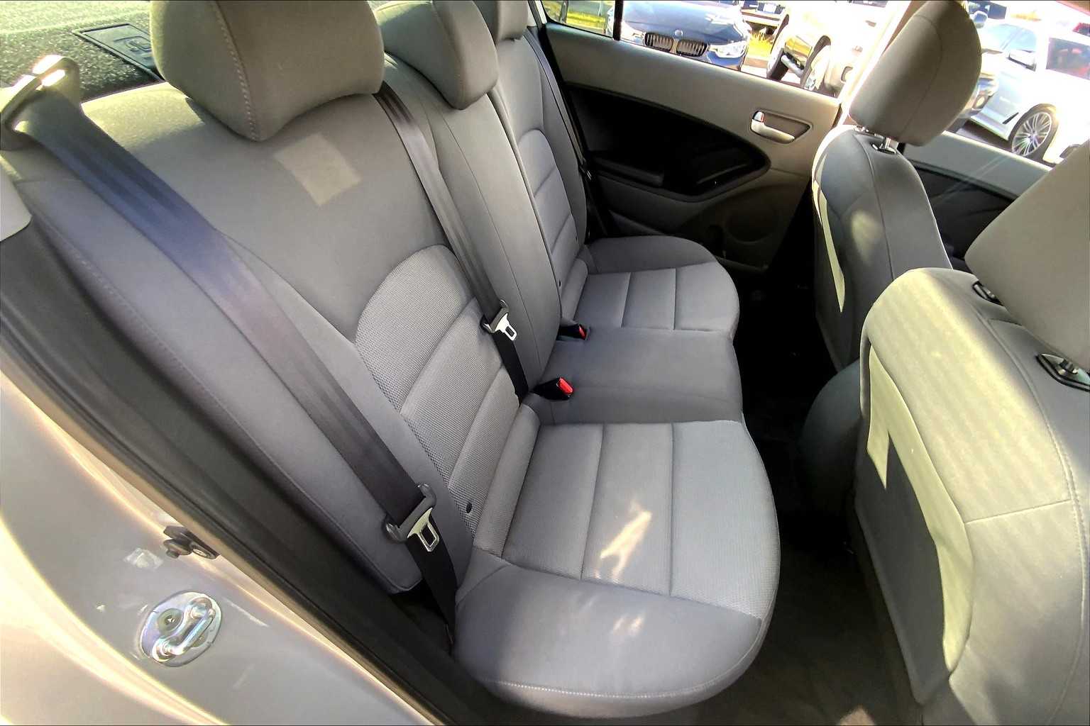 2017 Kia Forte LX Base photo 19
