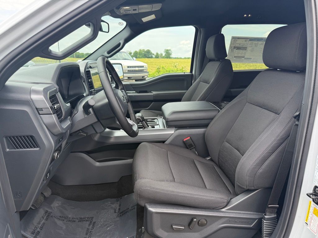 2025 Ford F-150 XLT photo 4