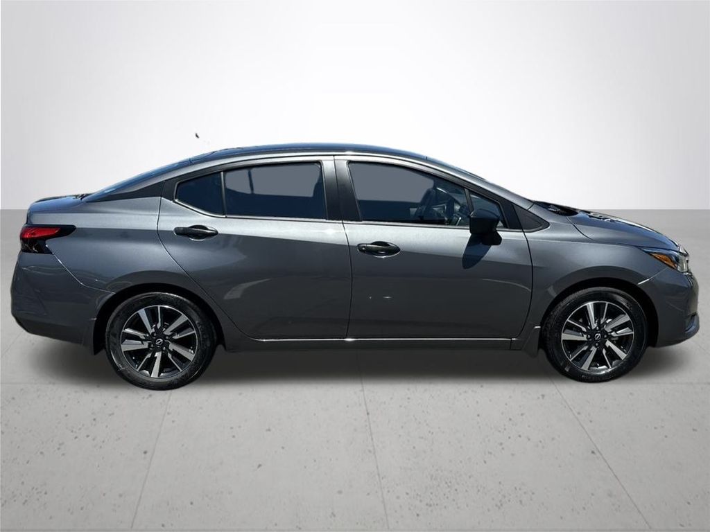 2025 Nissan Versa 1.6 S photo 5