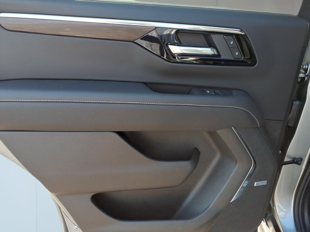 2025 Chevrolet Tahoe Premier photo 9