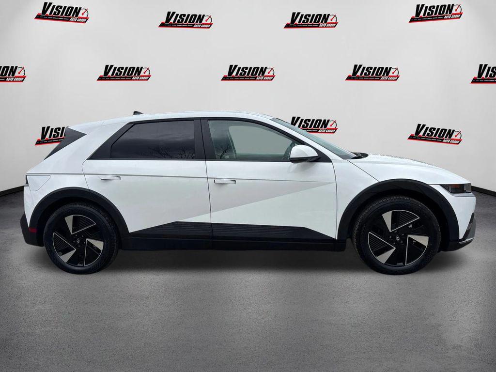 2025 Hyundai Ioniq SE photo 3