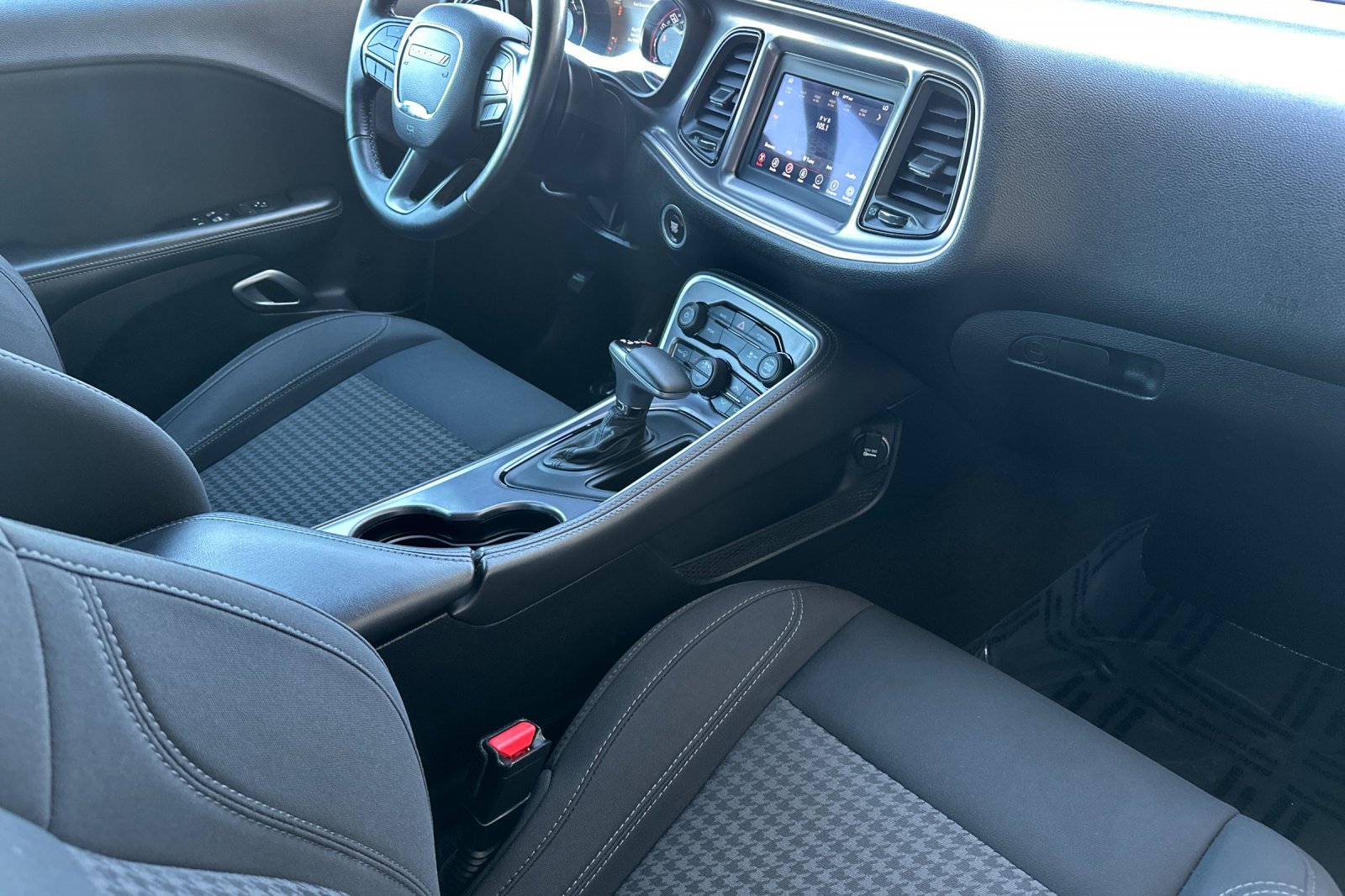 2019 Dodge Challenger SXT photo 15