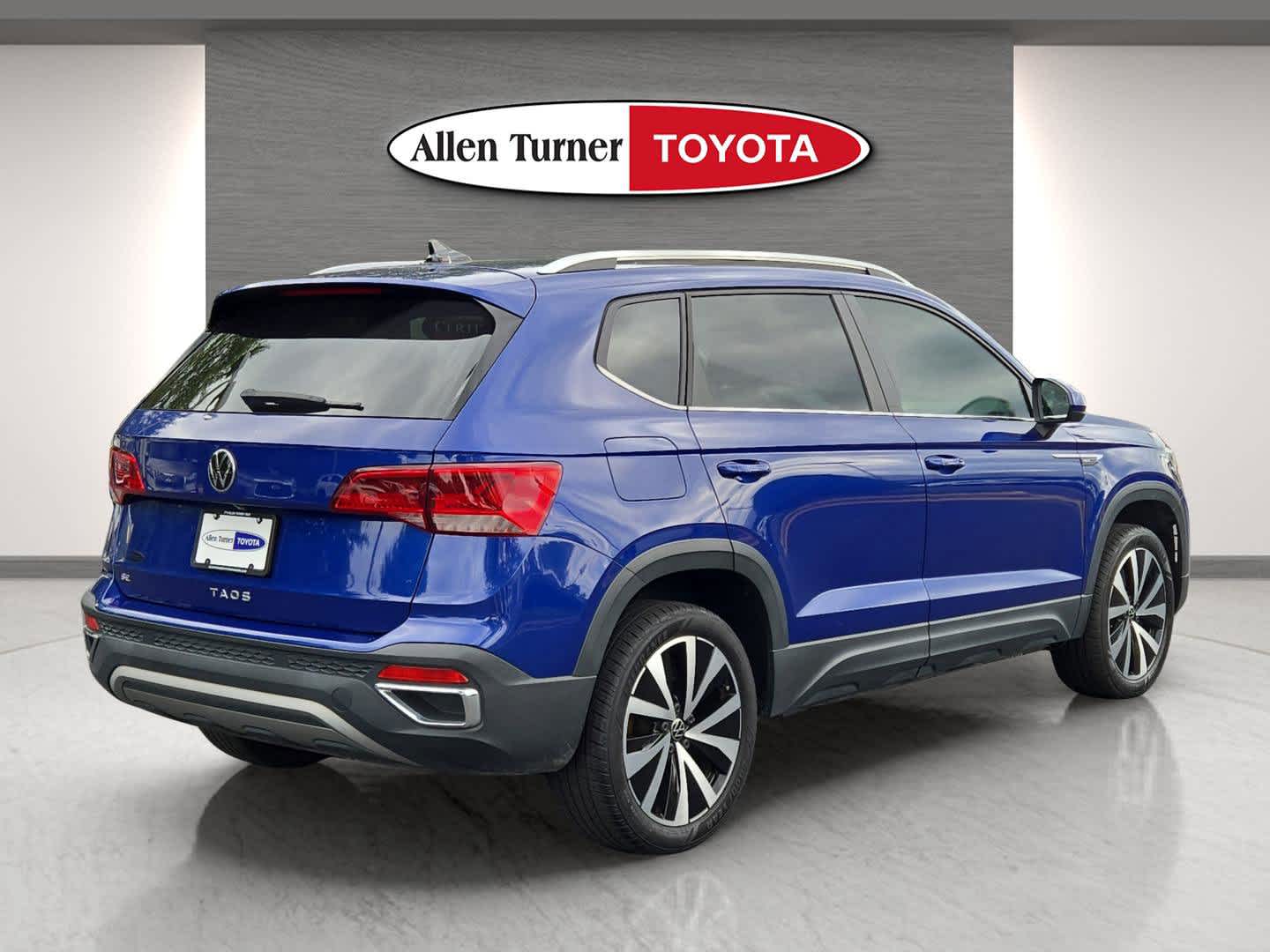 2022 Volkswagen Taos SE photo 3