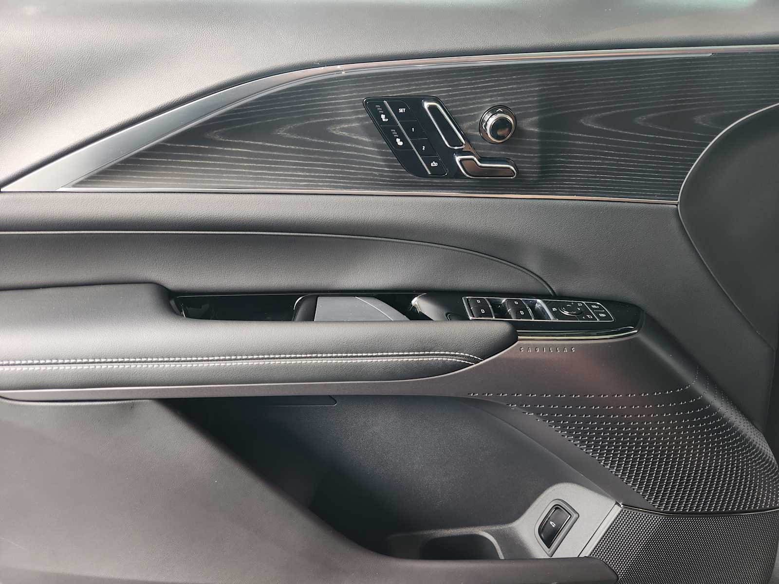 2025 Cadillac Lyriq Luxury photo 15