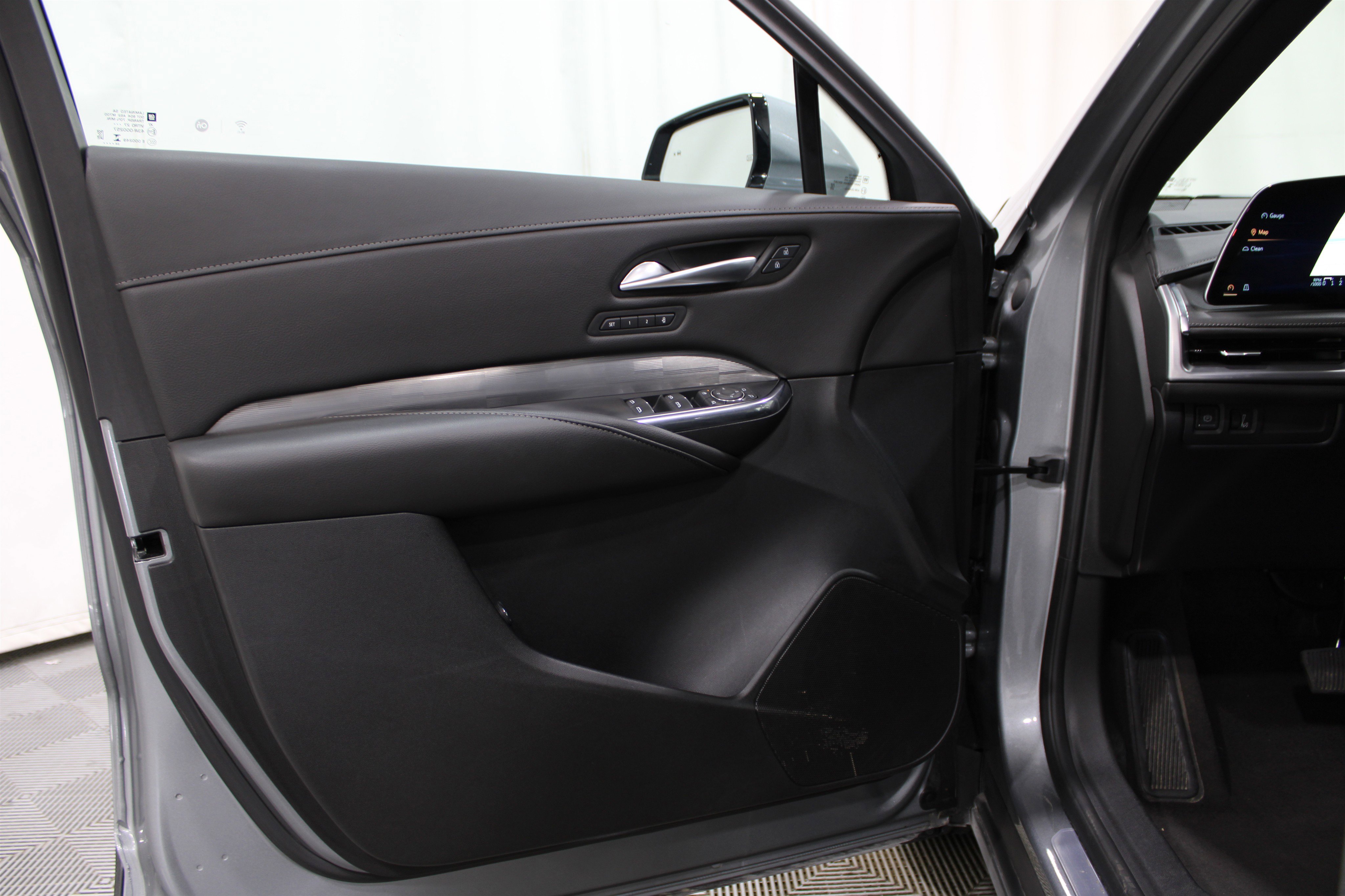 2025 Cadillac XT4 Premium Luxury photo 2