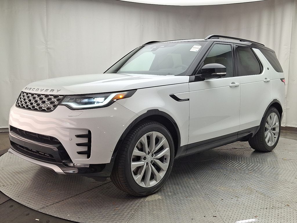 2026 Land Rover Discovery Tempest Edition's photo