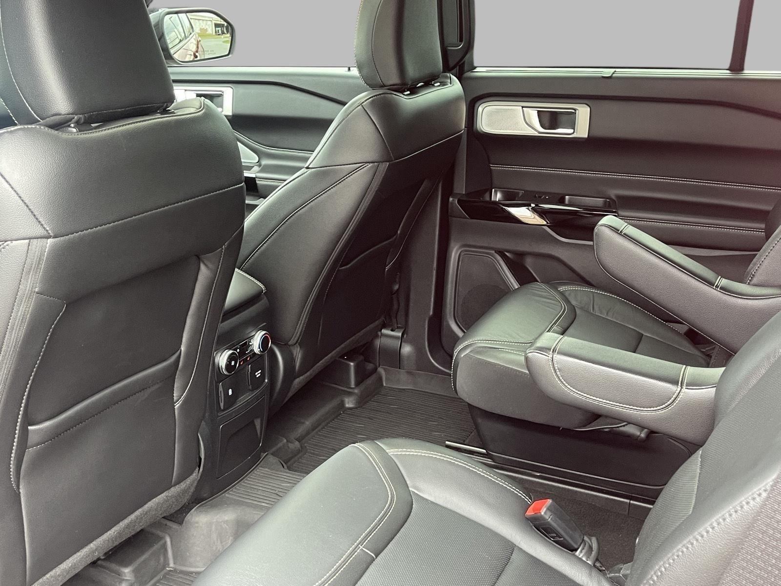 2022 Ford Explorer ST photo 18