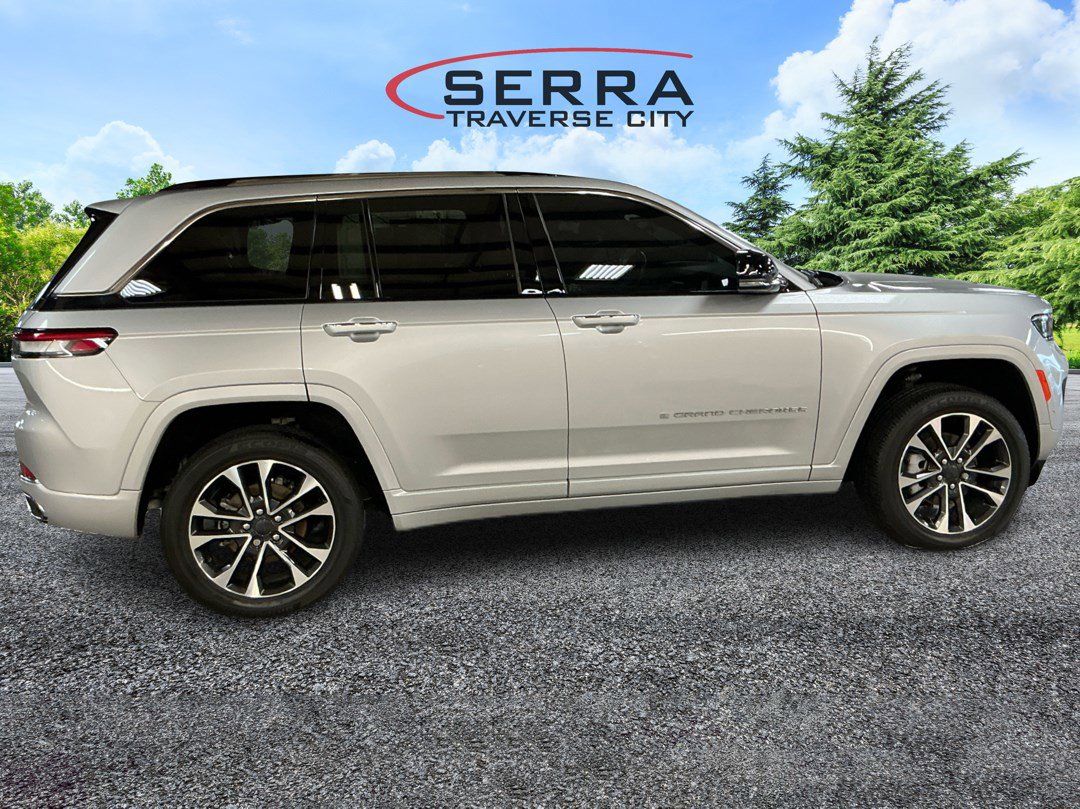 2022 Jeep Grand Cherokee Overland photo 4