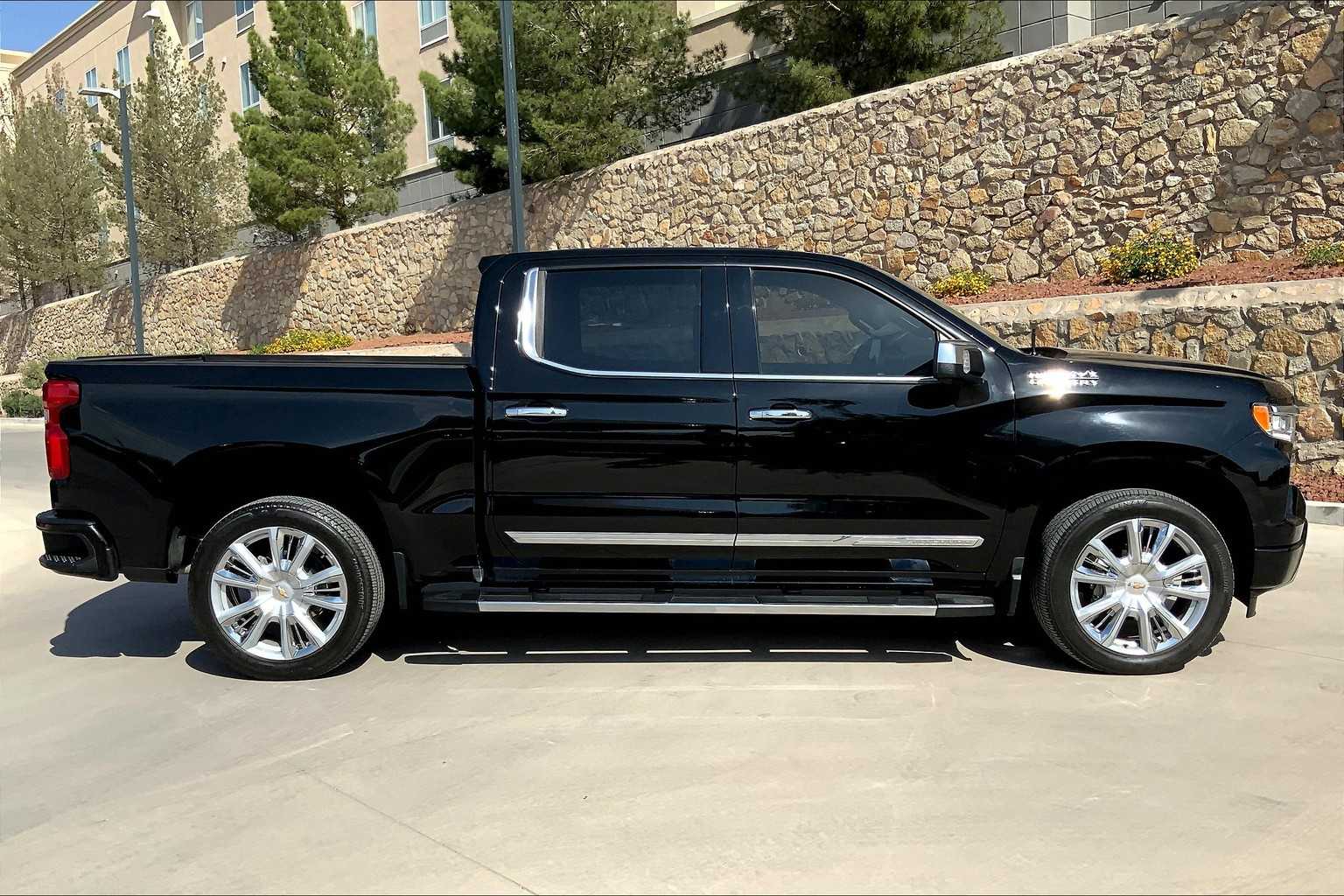 2024 Chevrolet Silverado 1500 High Country photo 15