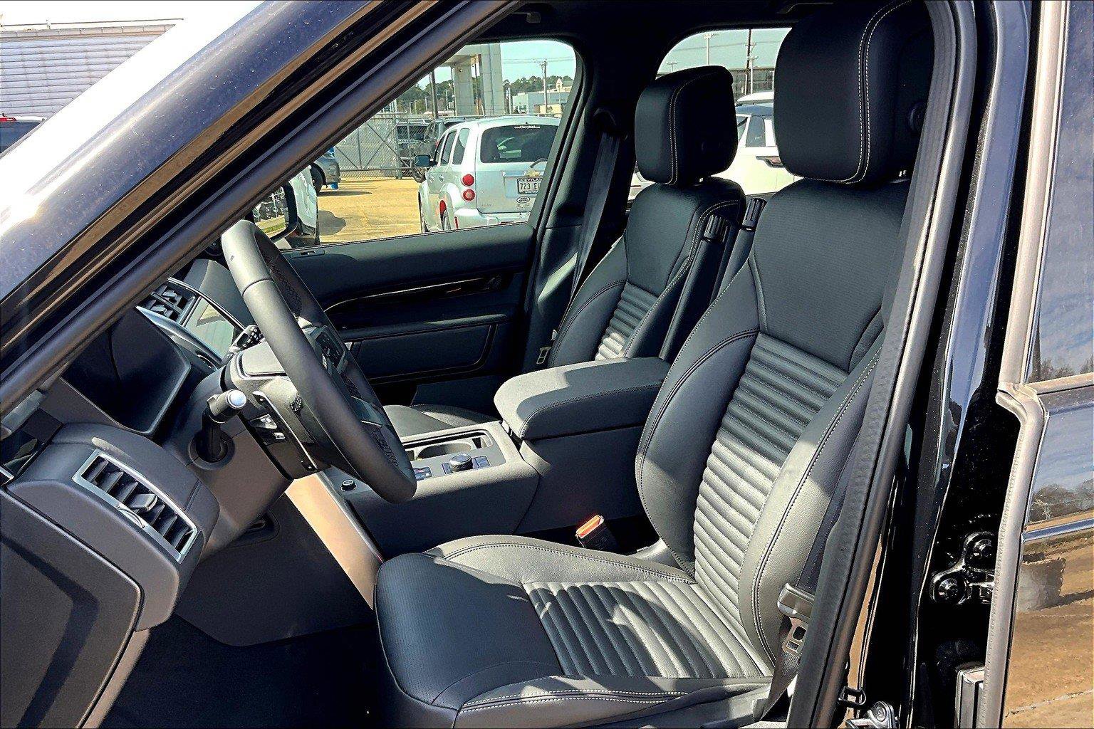 2025 Land Rover Discovery S photo 7