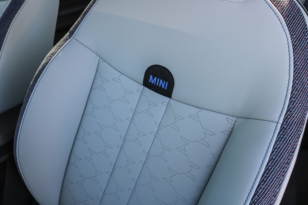 2025 Mini Cooper 2 Door Hardtop Signature photo 17