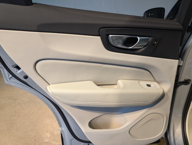 2025 Volvo XC60 B5 Plus photo 22