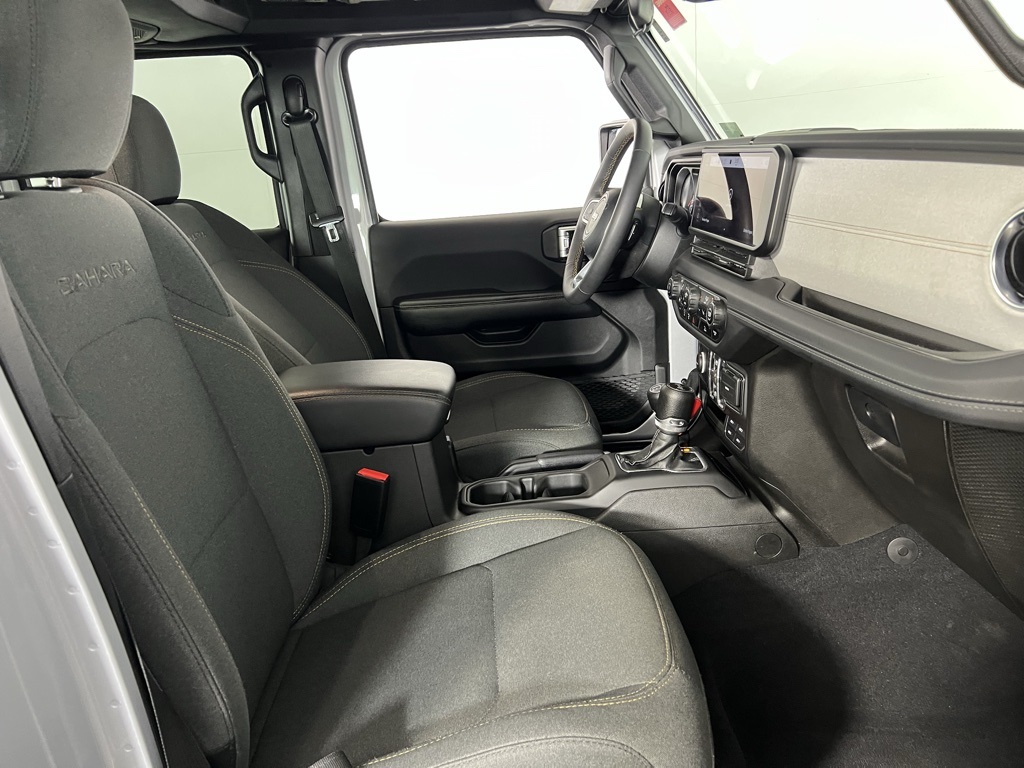 2024 Jeep Wrangler Sahara photo 29