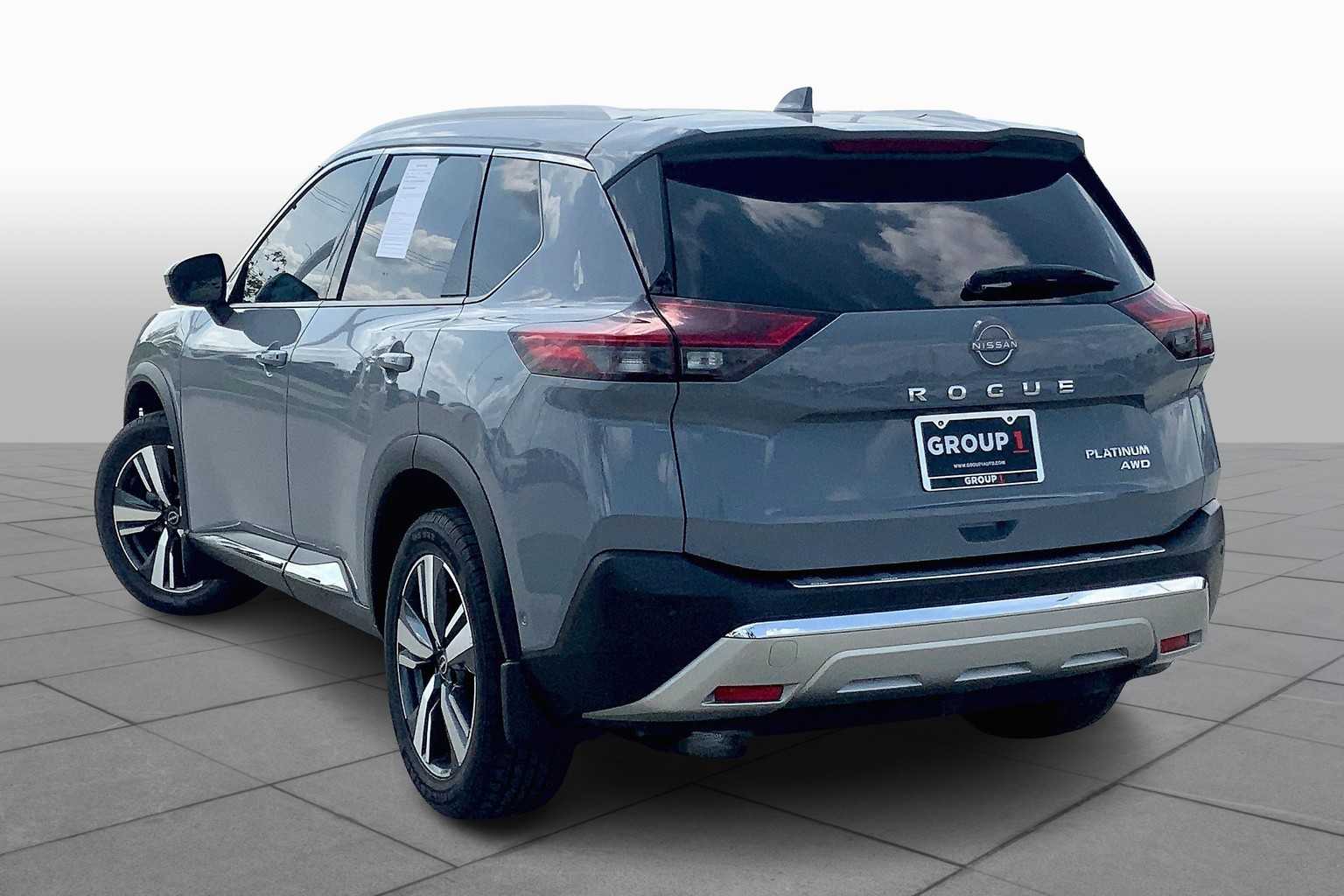 2023 Nissan Rogue Platinum photo 10