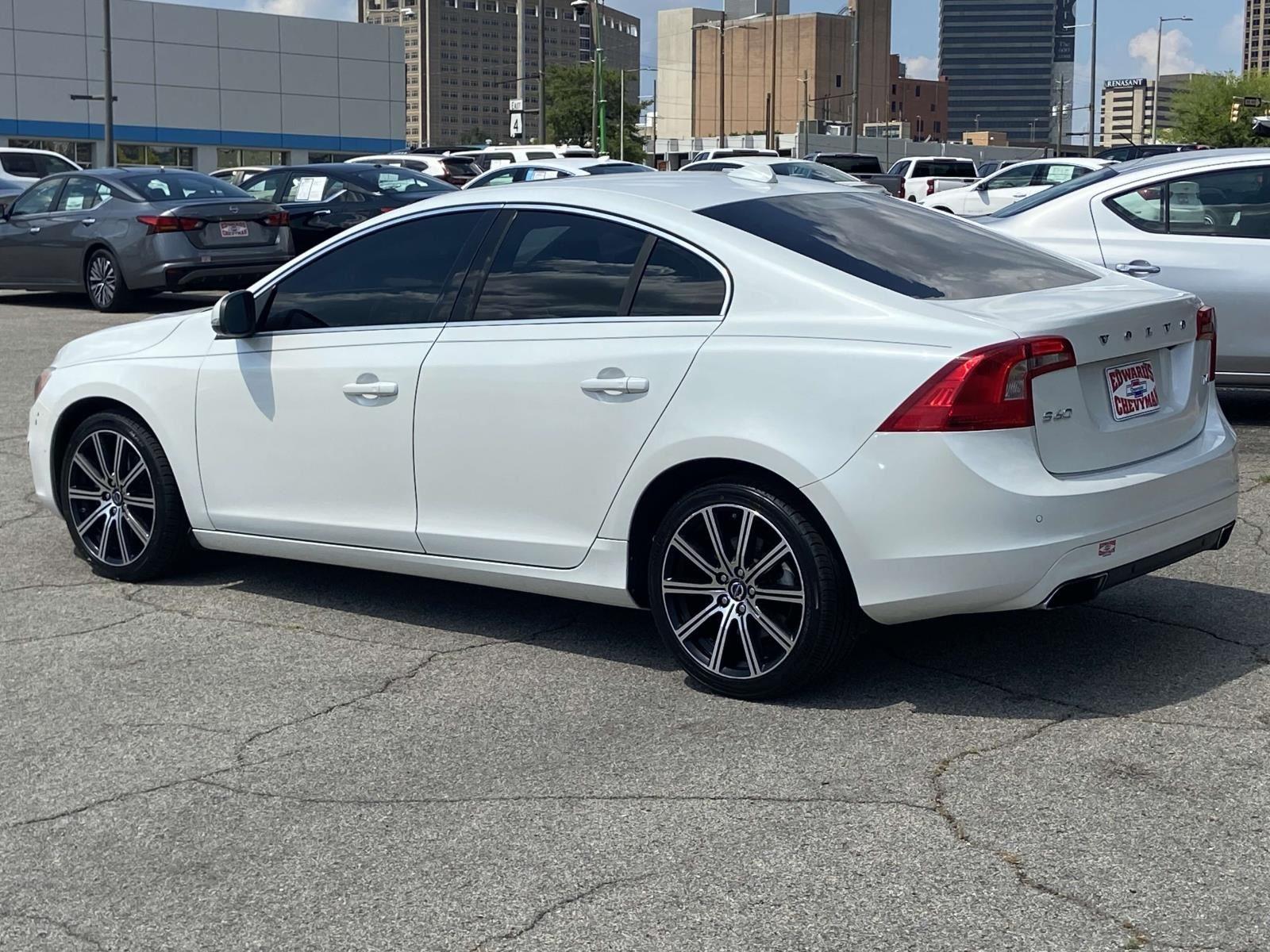 2015 Volvo S60 T6 Drive-E Platinum photo 3